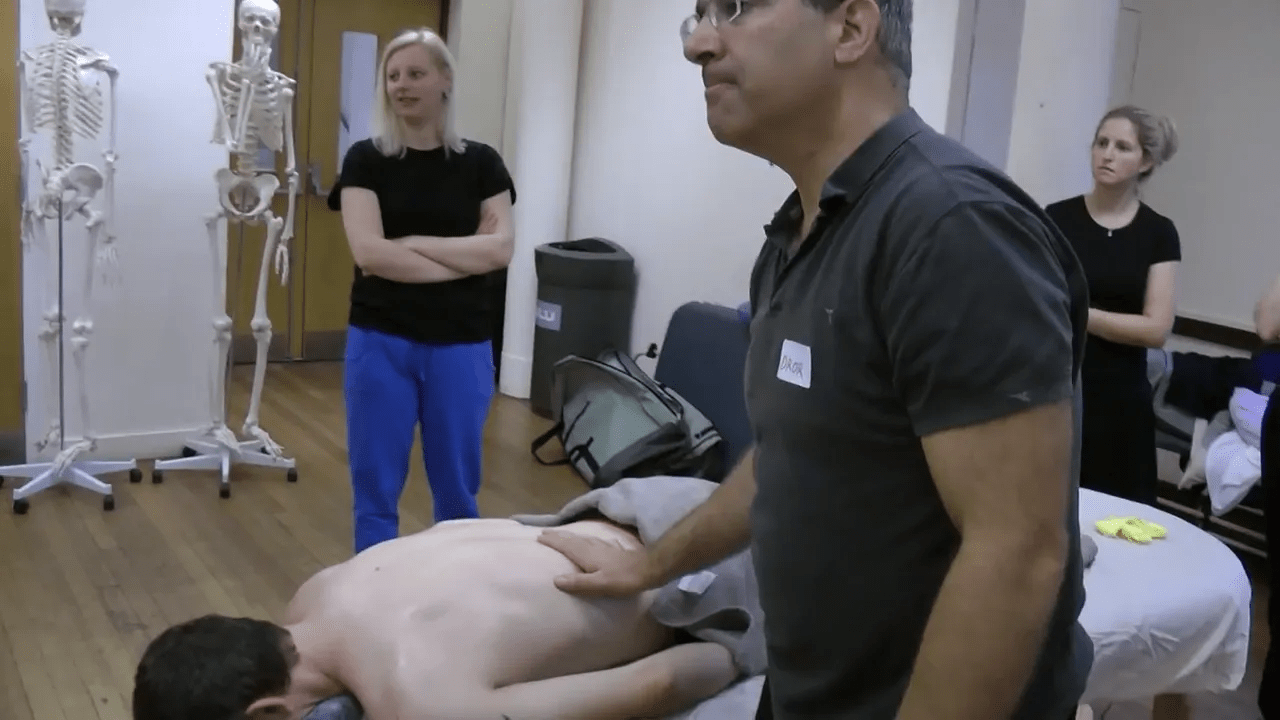 Baş ve boyun duyarlılığına yönelik masaj uygulaması